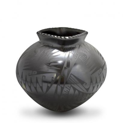 Mata Ortiz Vase by Oscar Quezada