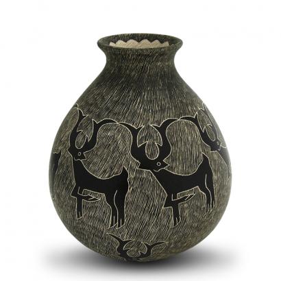 Mata Ortiz Vase by Leonel Lopez