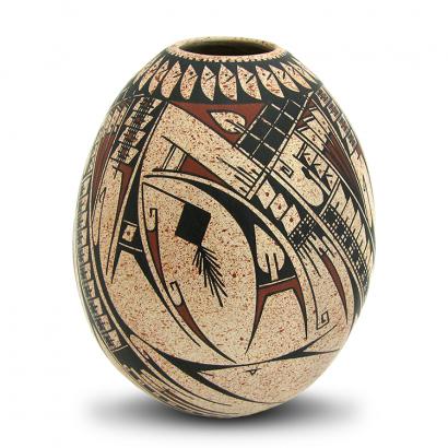 Mata Ortiz Vase by Victor Reyes