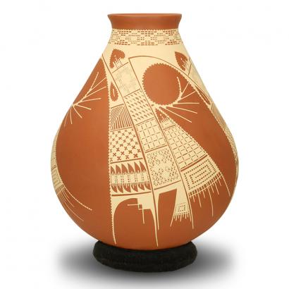 Mata Ortiz Vase by Ivone Olivas